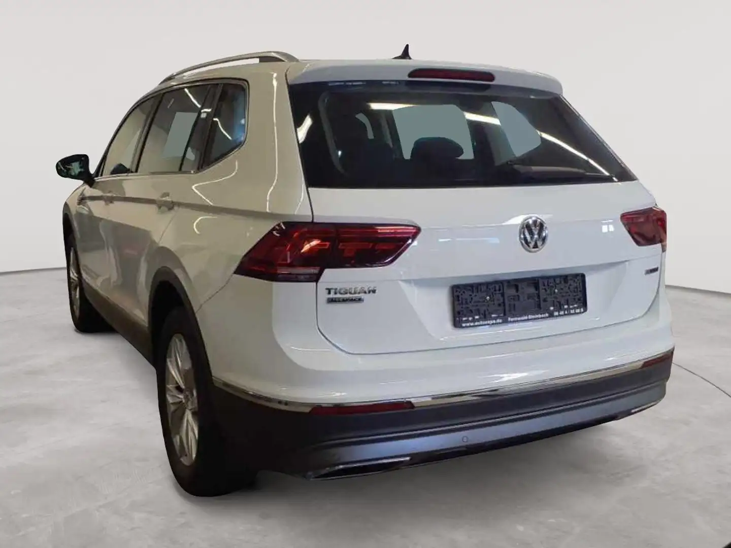 Volkswagen Tiguan Tiguan Allspace 4Motion Highline NAV AHK Plateado - 2