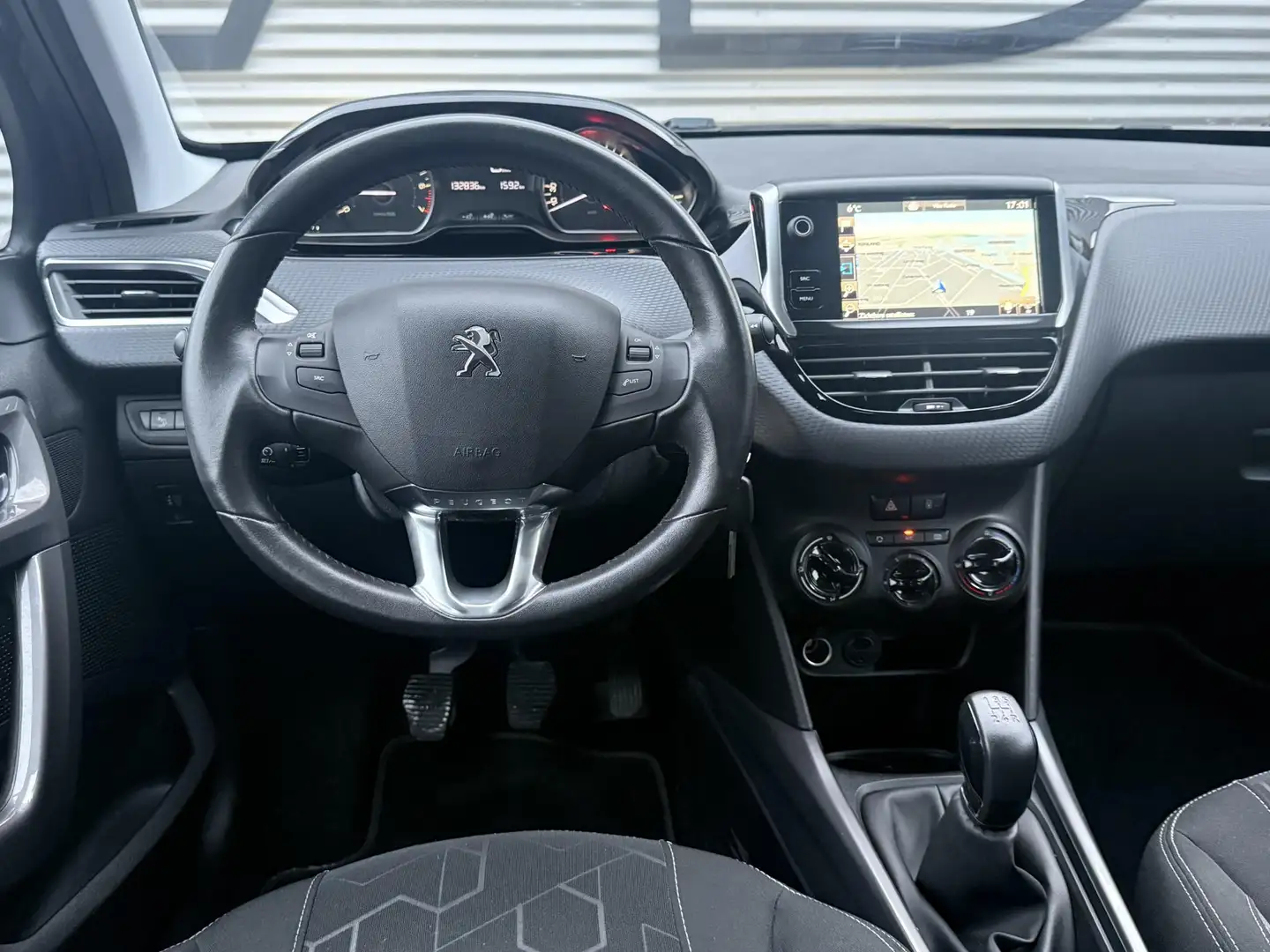 Peugeot 2008 1.2 PureTech Blue Lion Navi|Carplay|Cruise|PDC|Air Gris - 2