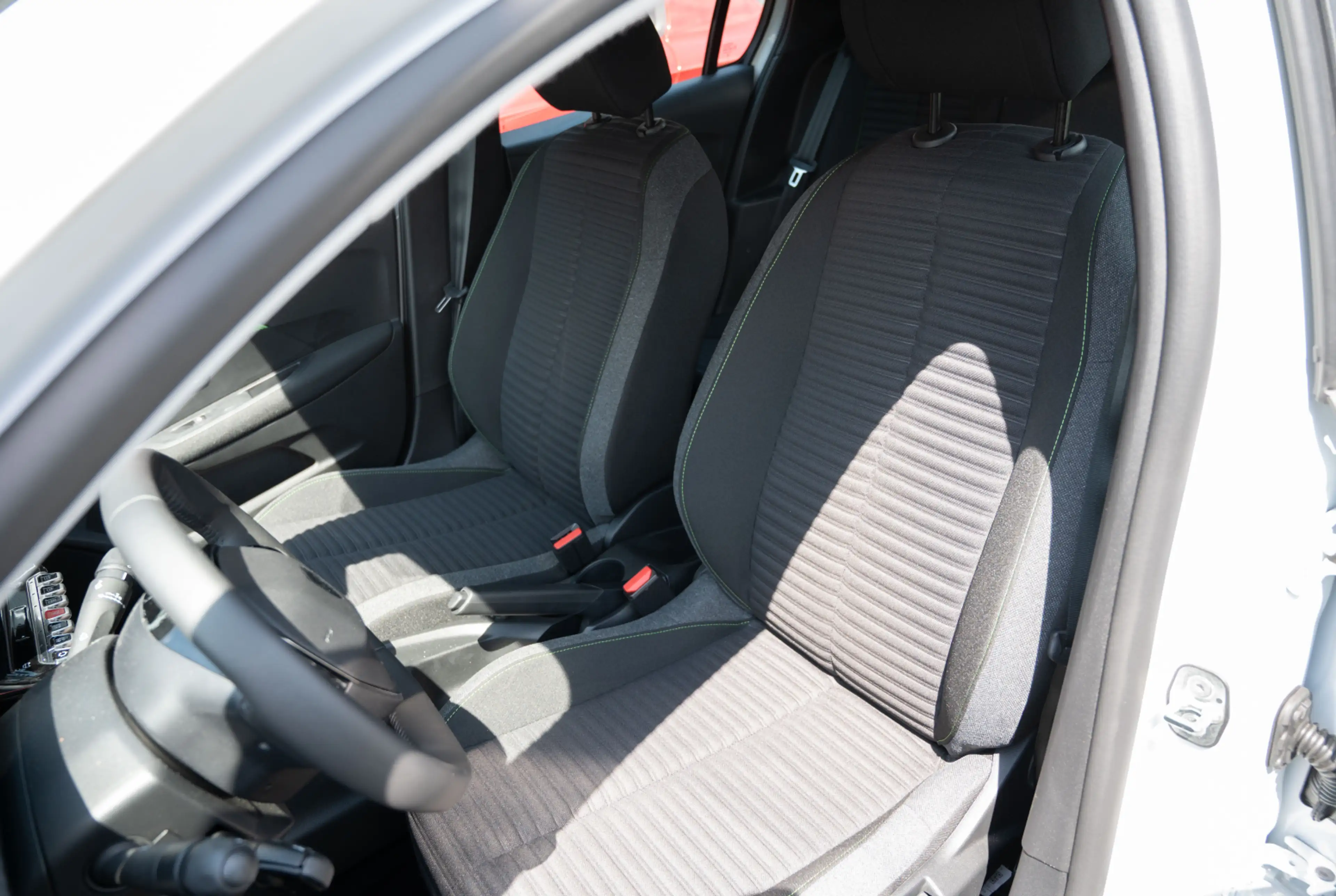 Peugeot 208 Active 1.2 PureTech 75 *MIRRORSCREEN*DAB*TEMPOMAT*SHZ* — photo 6