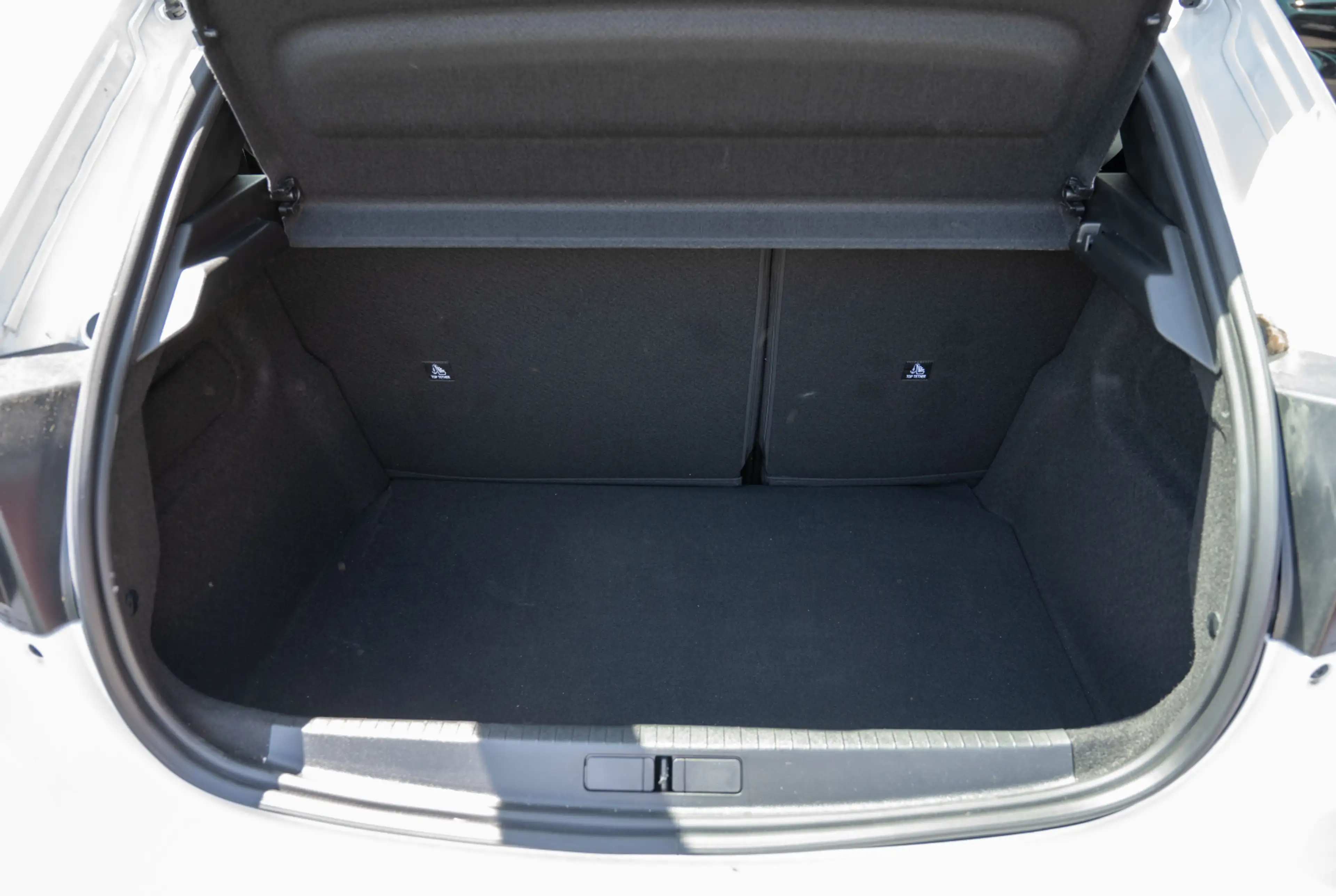 Peugeot 208 Active 1.2 PureTech 75 *MIRRORSCREEN*DAB*TEMPOMAT*SHZ* — photo 14