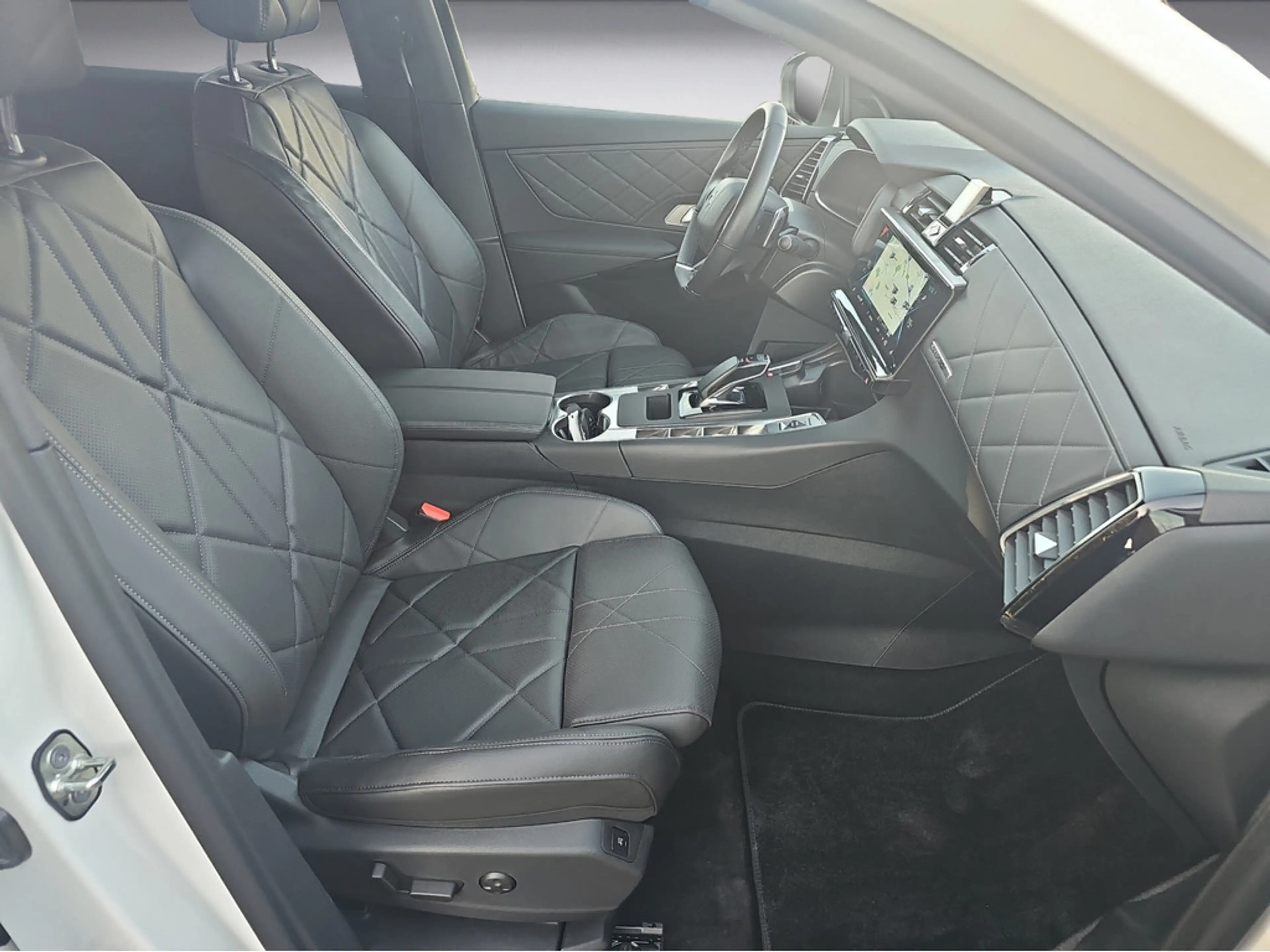 DS Automobiles DS 7 Crossback — photo 13