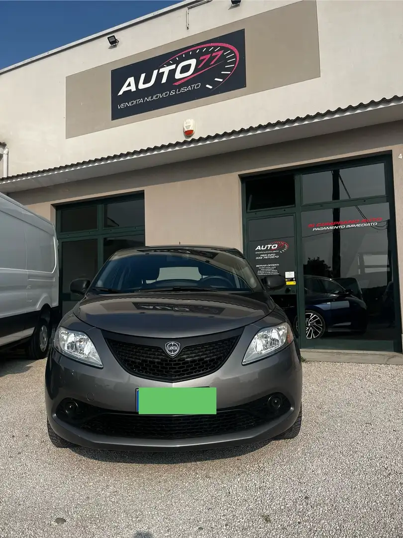 Lancia Ypsilon 1.0 Firefly Hybrid Silver Km 55.500! Grau - 1