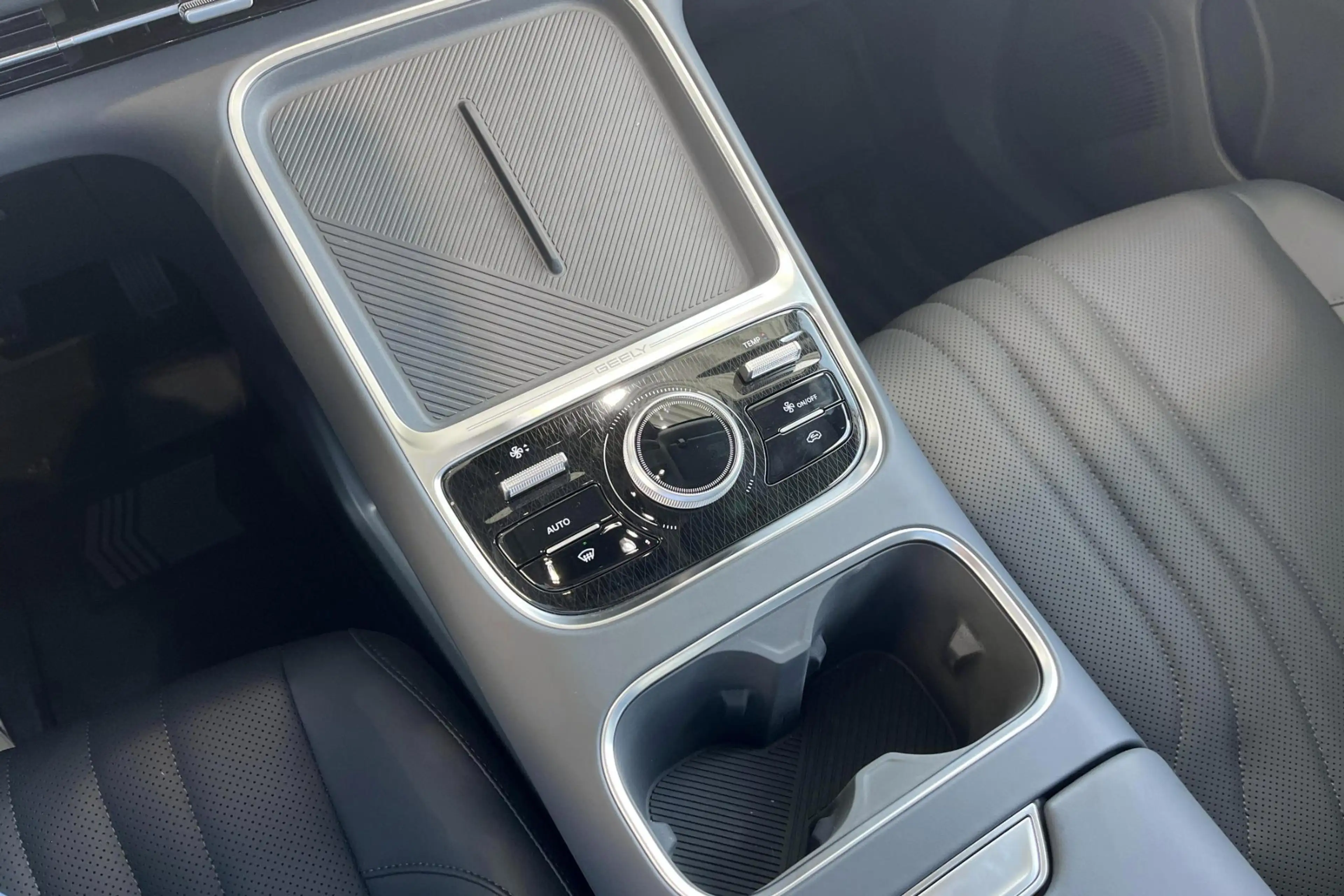 Geely Starray EM-i 1.5 EM-i PHEV Pro 8 JAAR of 200.000KM GARANTIE — photo 15