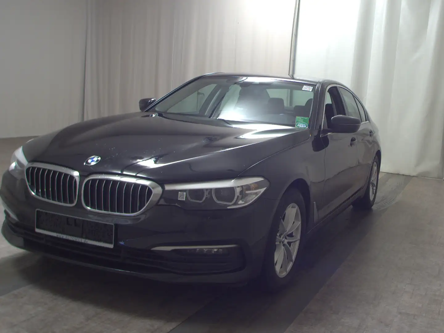 BMW 520 dA Navi LED AHK PDC SHZ Schwarz - 2
