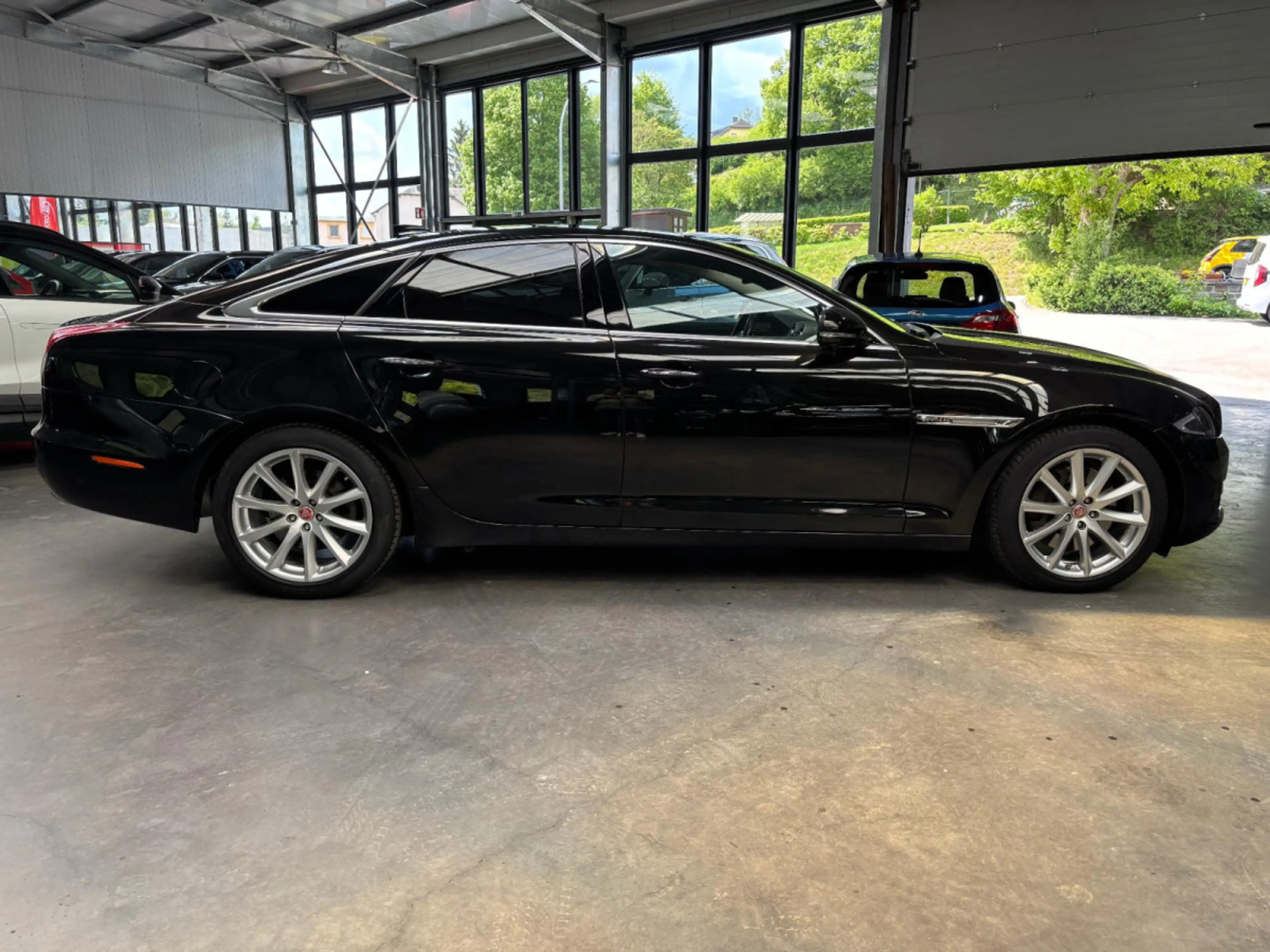 Jaguar XJ V6 3.0 Diesel 300HP — photo 2