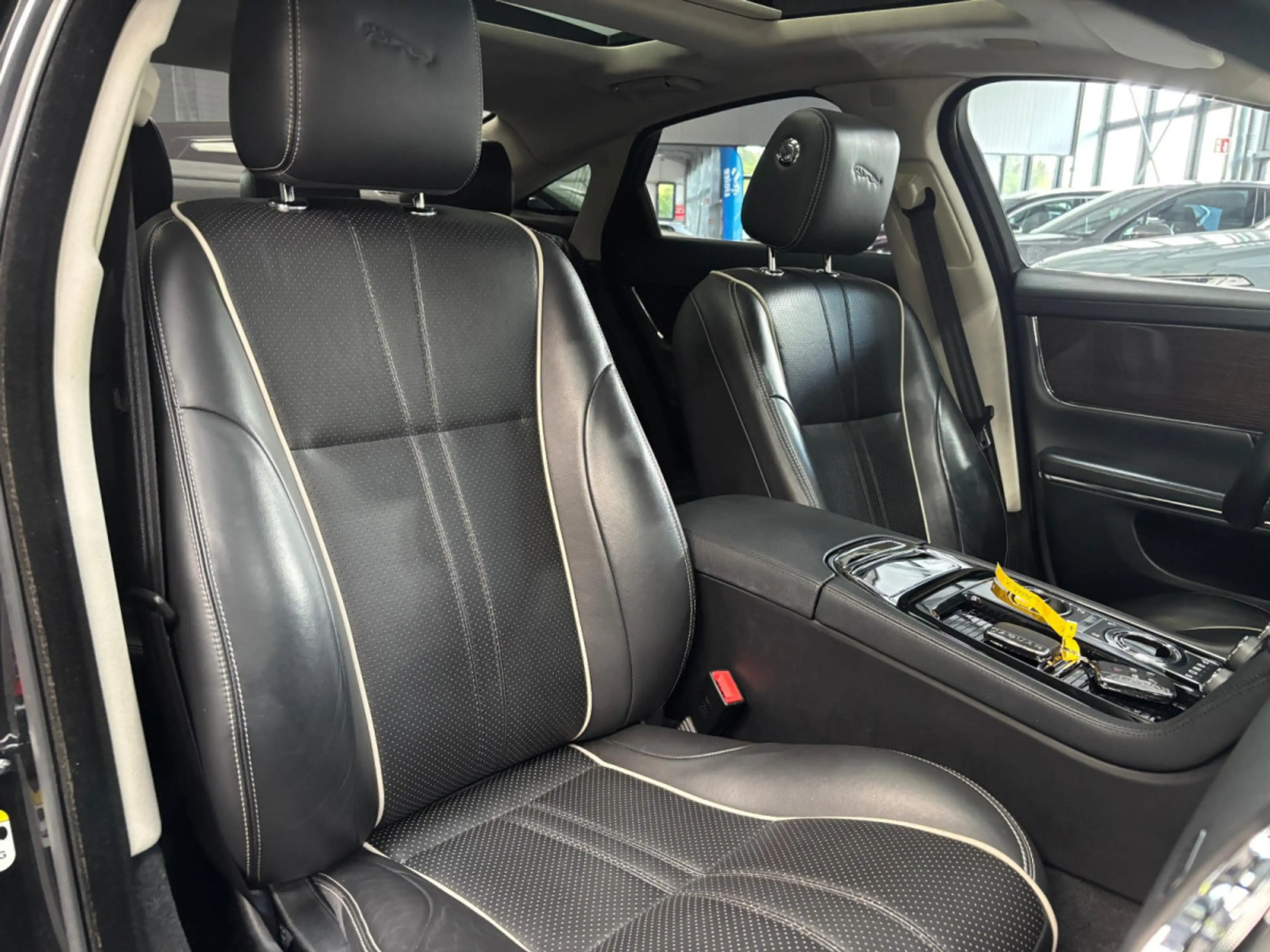 Jaguar XJ V6 3.0 Diesel 300HP — photo 12