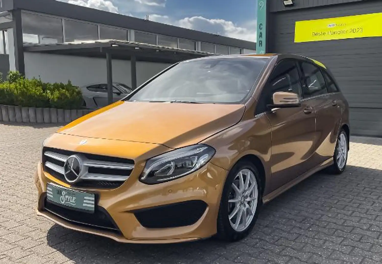 Mercedes-Benz B 200 d AMG Line 4Matic NAVI SHZ RFK Gold - 1