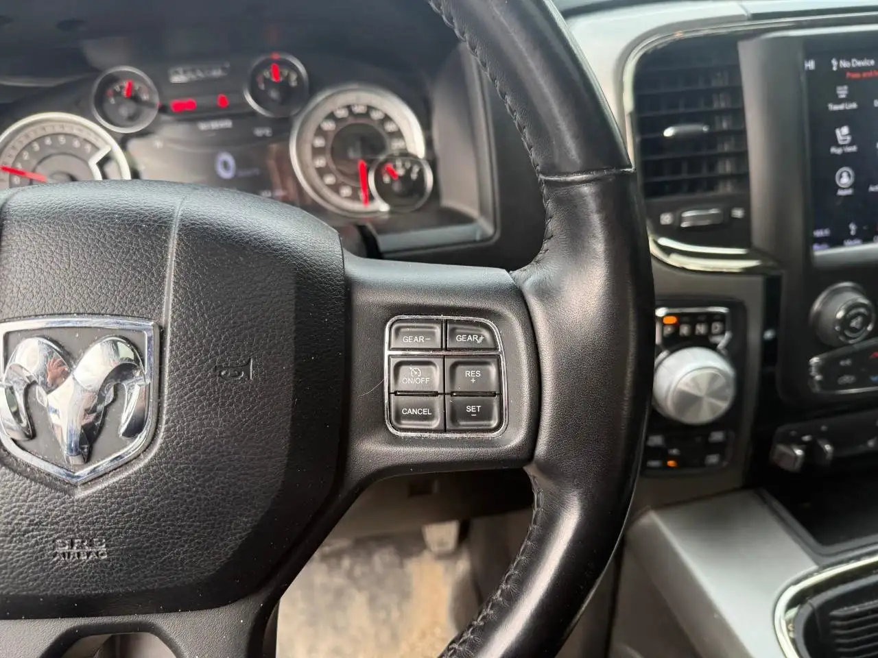 RAM 1500 снимка RAM 1500