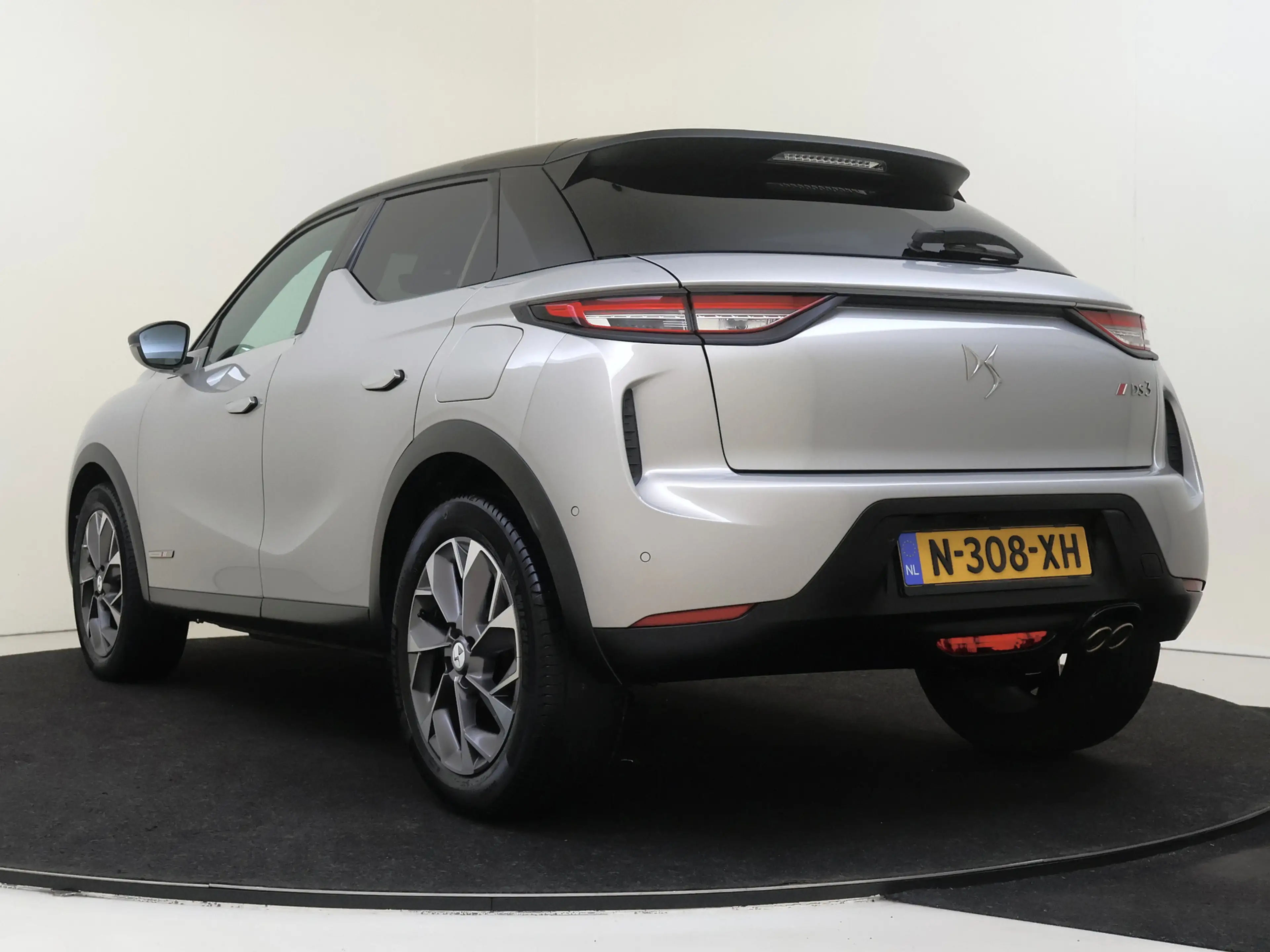 DS Automobiles DS 3 Crossback 1.2 PureTech Performance Line+ — photo 4