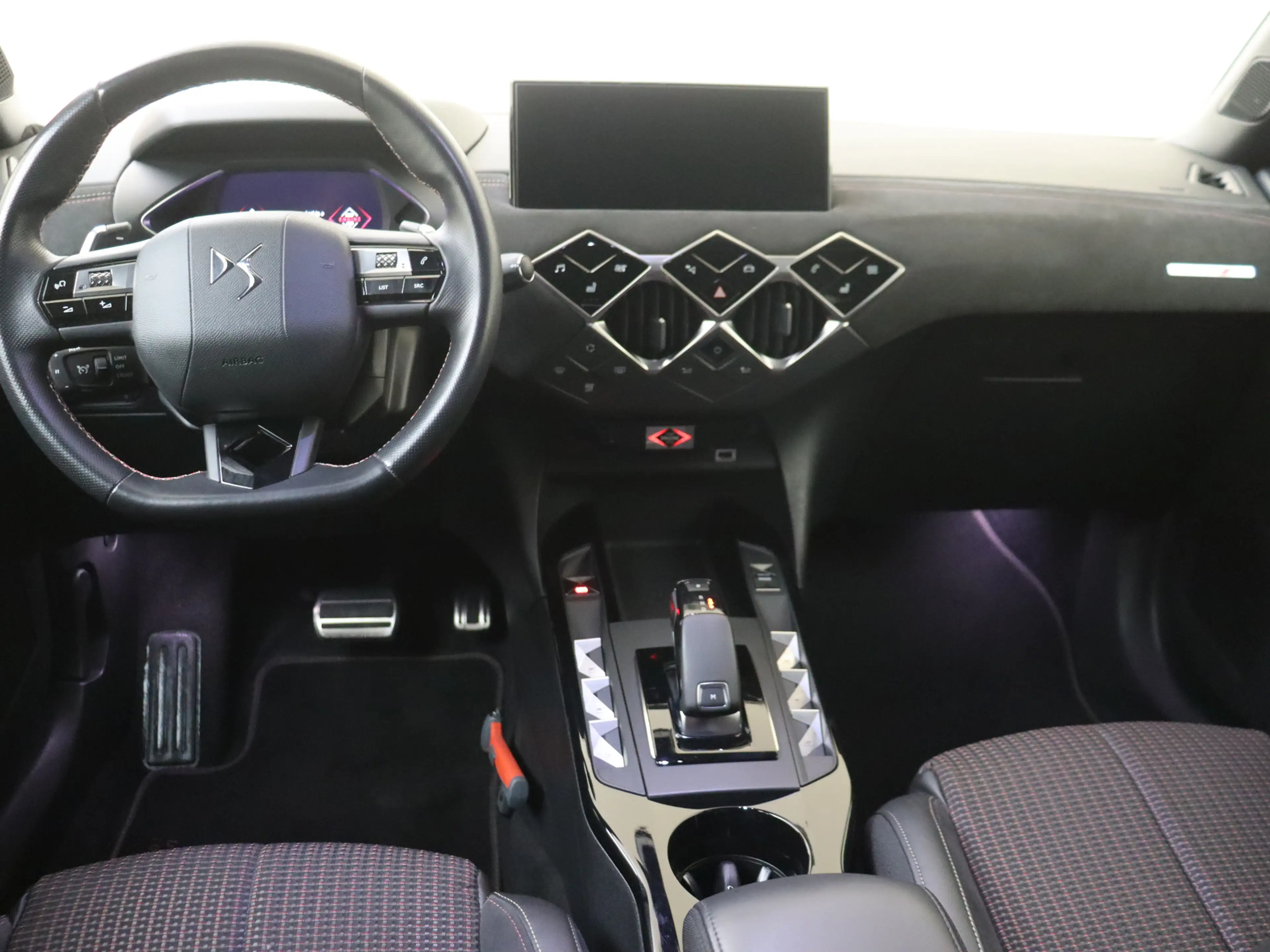 DS Automobiles DS 3 Crossback 1.2 PureTech Performance Line+ — photo 5