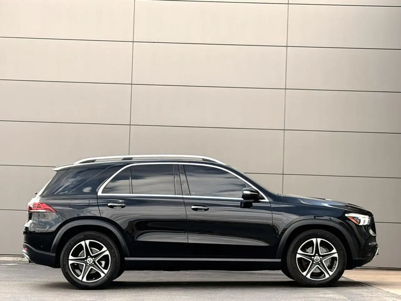 Mercedes-Benz GLE снимка Mercedes-Benz GLE