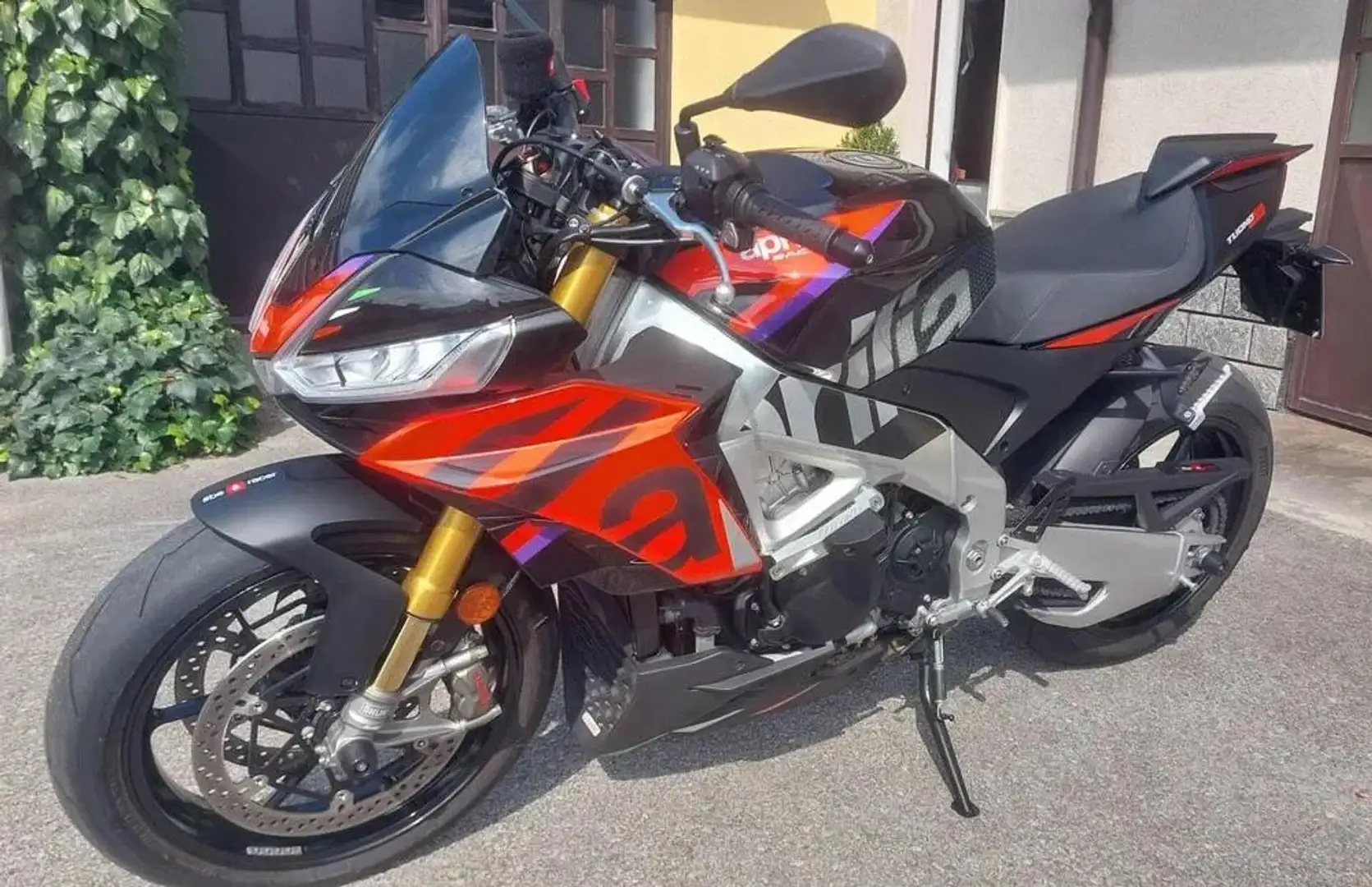 Aprilia Tuono 1100 V4 Factory Nero - 1