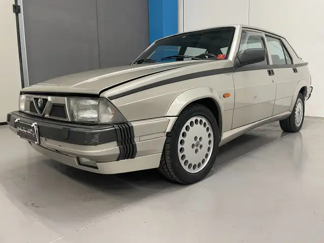 Alfa Romeo 75 1.8t America