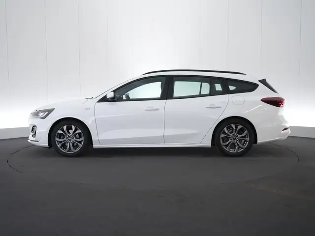 Ford Focus view 3