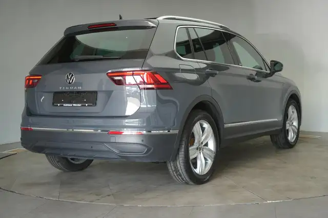 Volkswagen Tiguan view 4
