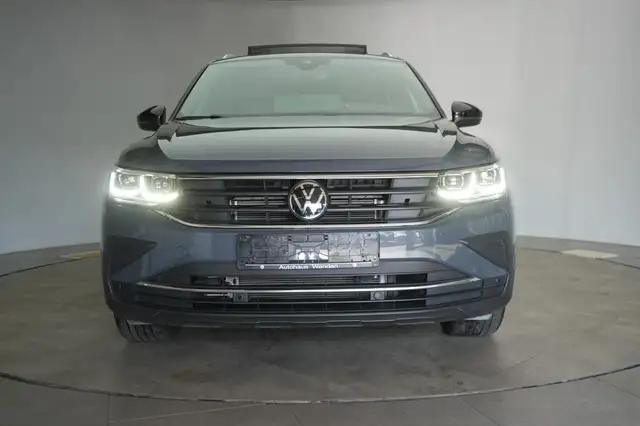 Volkswagen Tiguan view 2