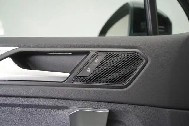Volkswagen Tiguan view 25