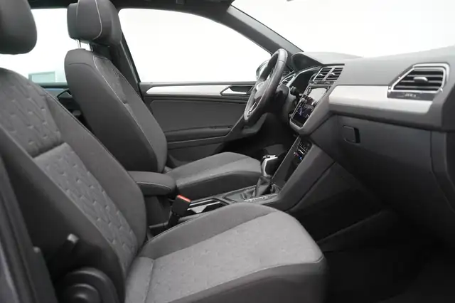 Volkswagen Tiguan view 6