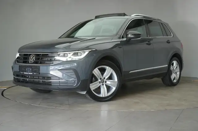 Volkswagen Tiguan view 3
