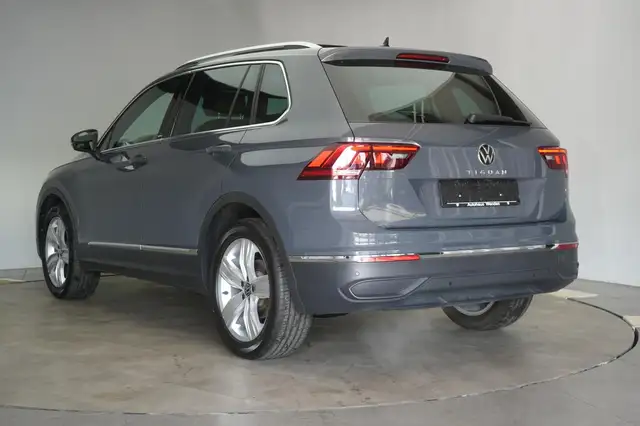Volkswagen Tiguan view 5
