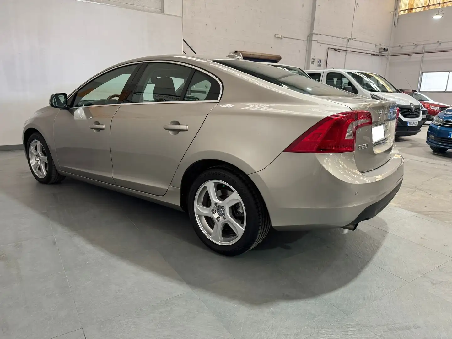Volvo S60 D3 Momentum Beige - 2