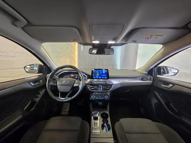 Ford Focus view 12