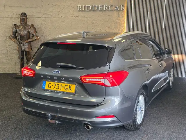 Ford Focus view 2