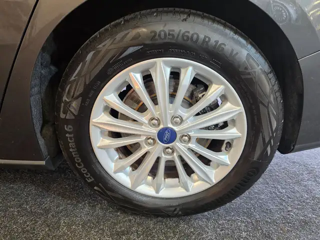 Ford Focus view 27