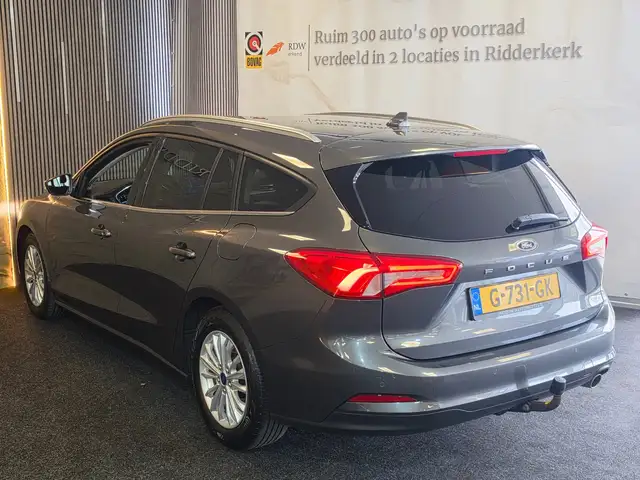Ford Focus view 11