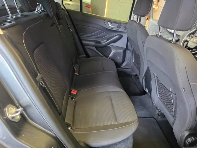 Ford Focus view 14