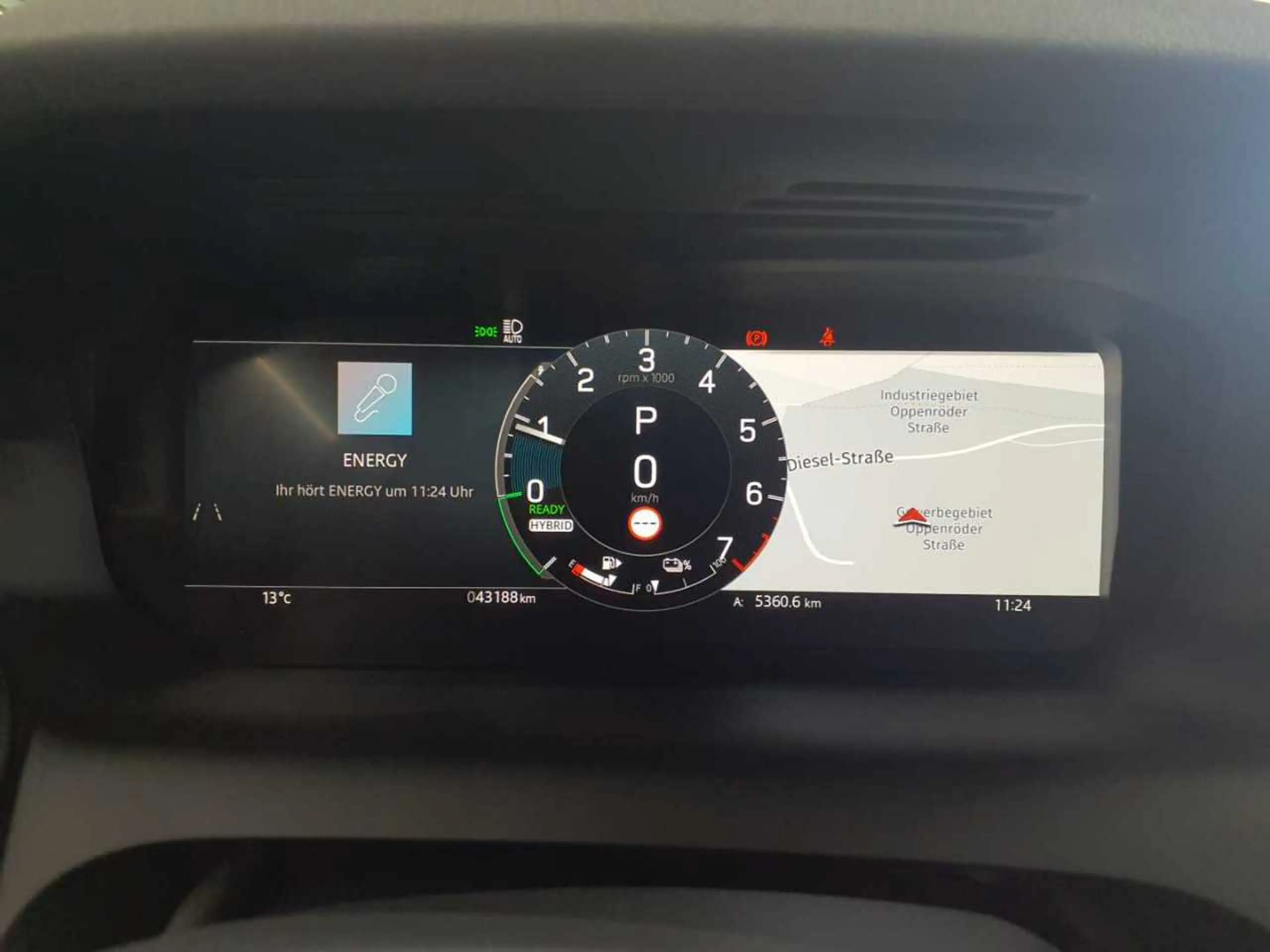 Land Rover Discovery Sport P270e Dynamic SE MATRIX AHK — photo 11