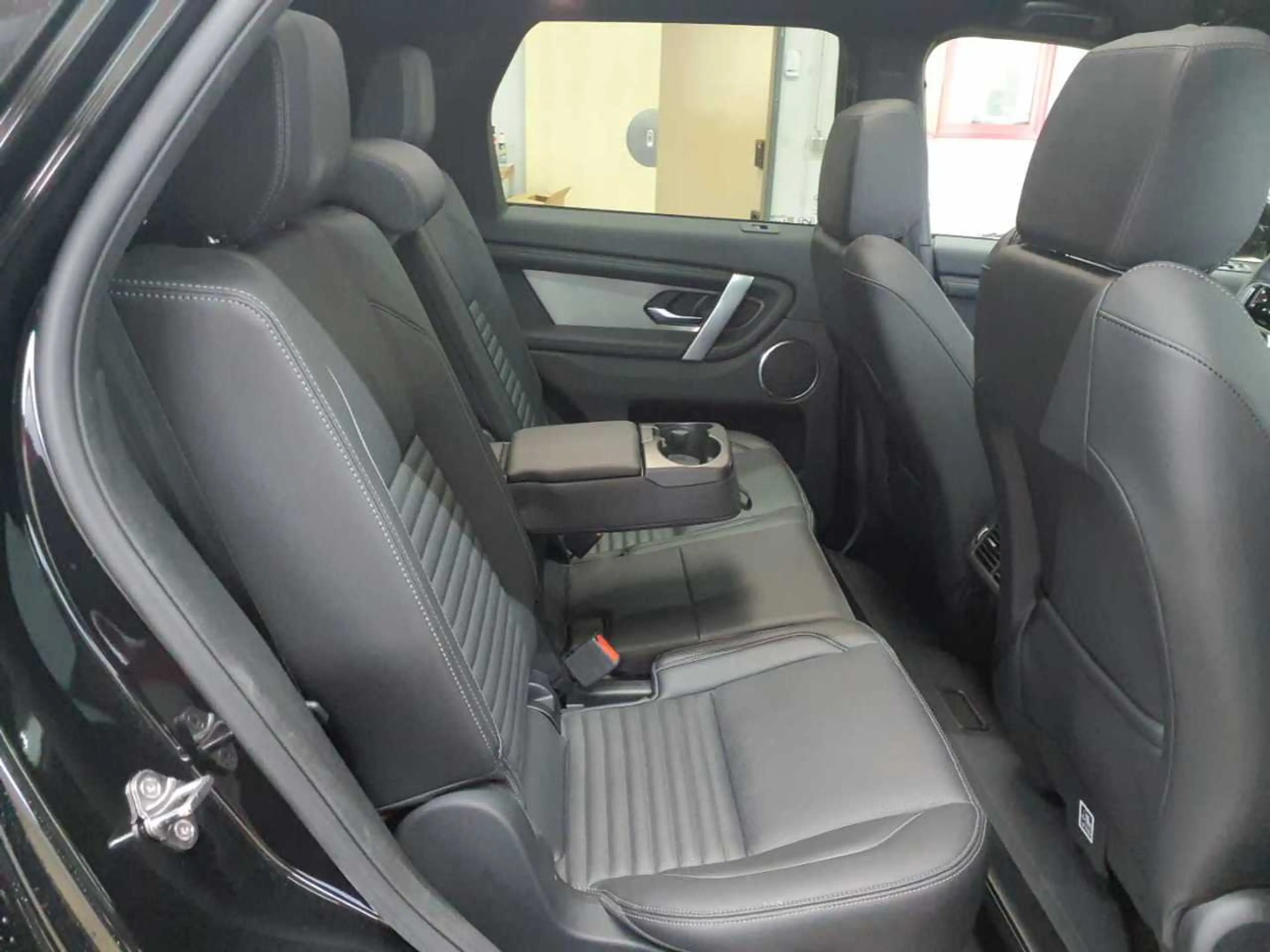 Land Rover Discovery Sport P270e Dynamic SE MATRIX AHK — photo 13