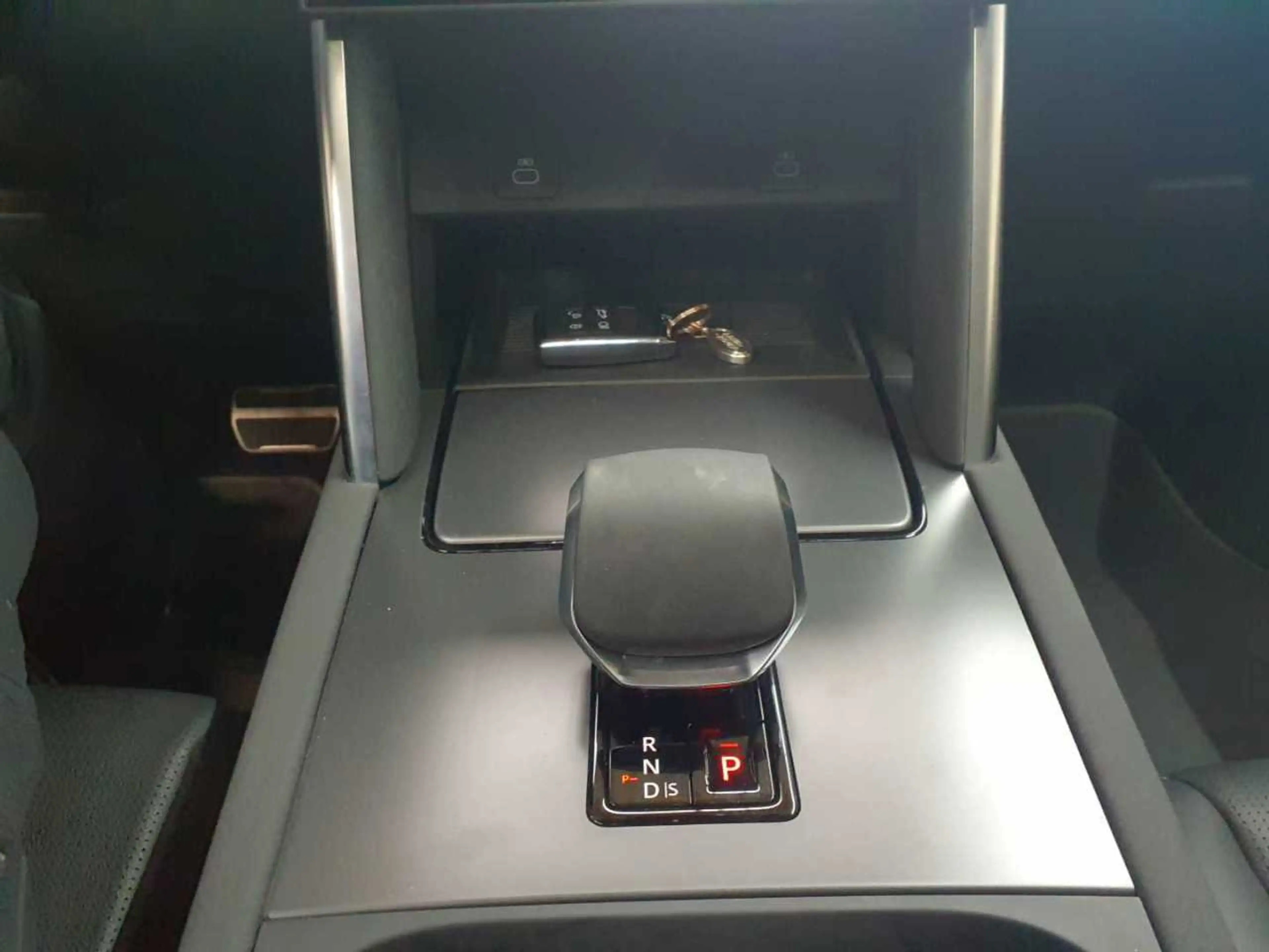 Land Rover Discovery Sport P270e Dynamic SE MATRIX AHK — photo 10