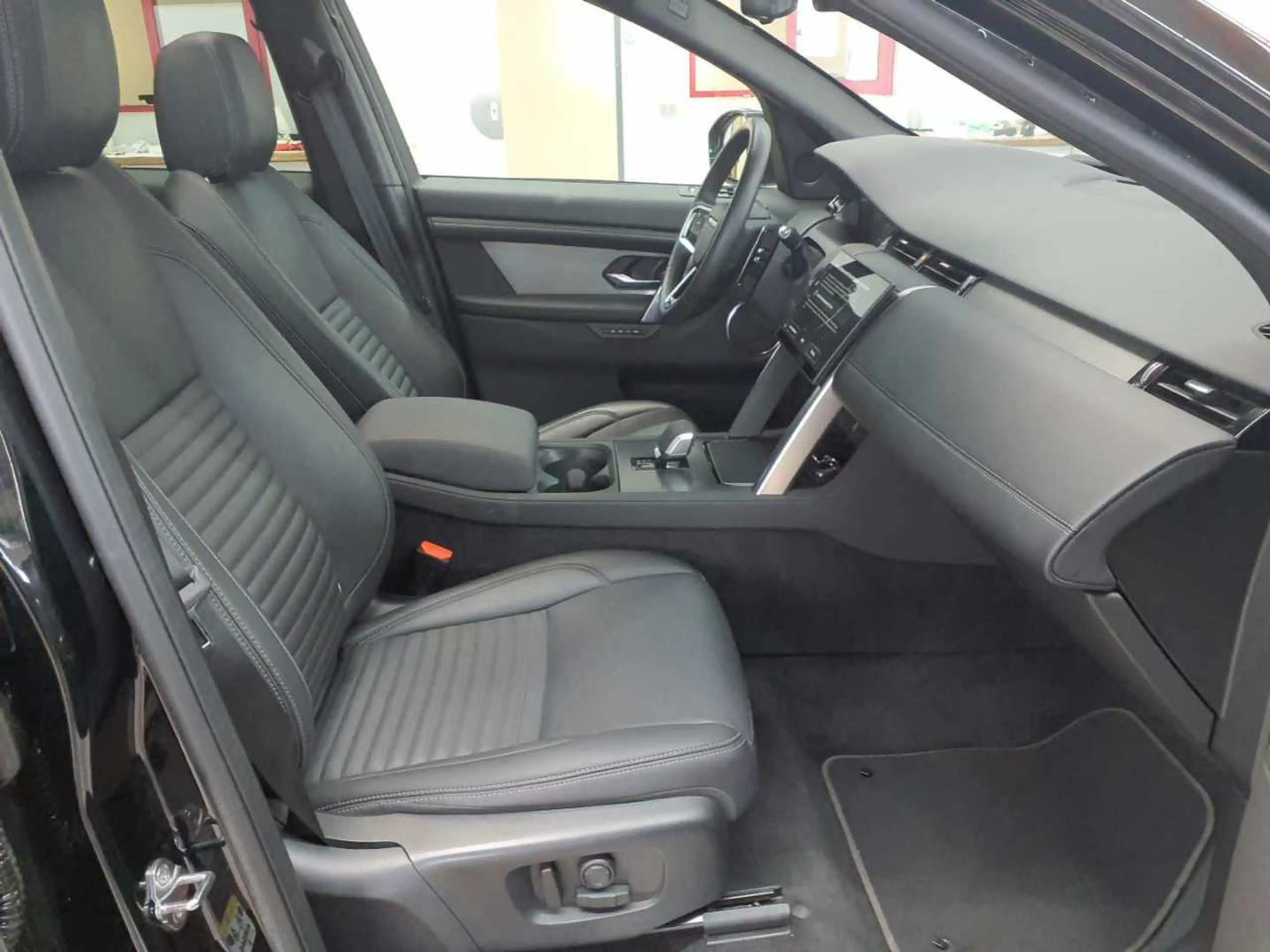 Land Rover Discovery Sport P270e Dynamic SE MATRIX AHK — photo 7