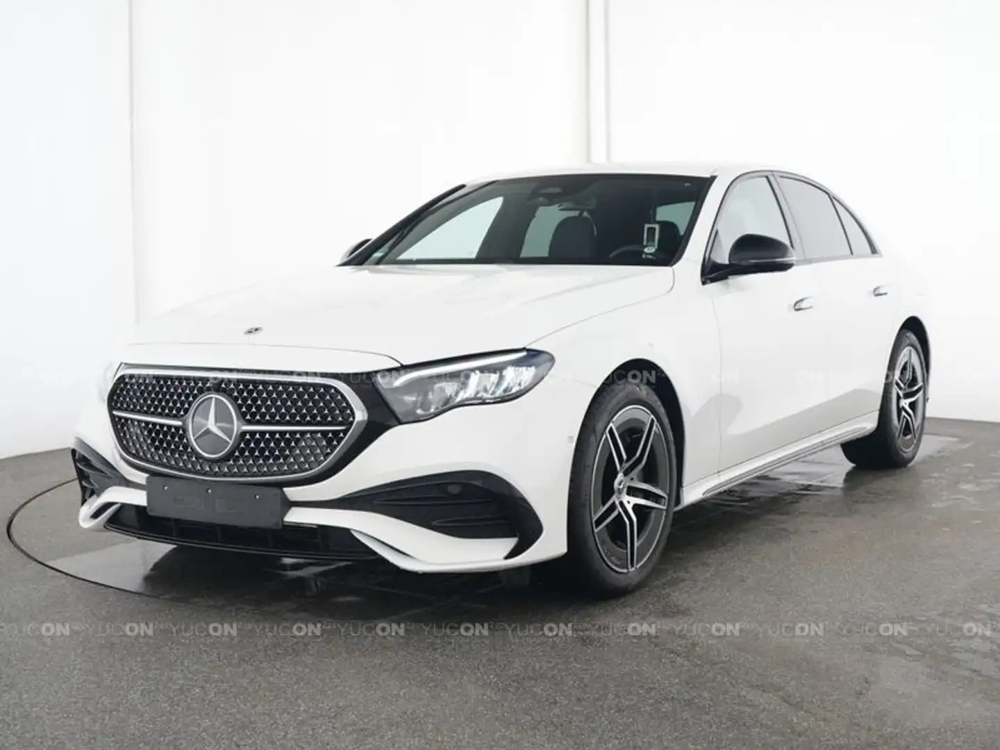 Mercedes-Benz E 300 e AMG LINE DISTRONIC NIGHT PAKET Weiß - 2