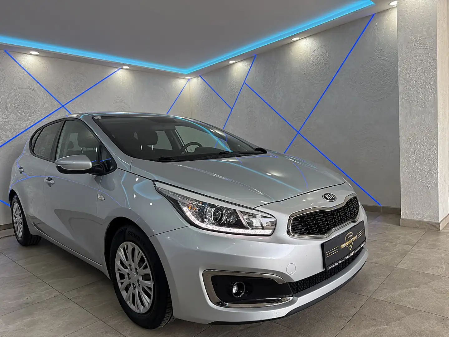 Kia Ceed / cee'd cee'd 1,0 TGDI ISG Titan*LED*KAMERA*KLIMA* Silber - 1