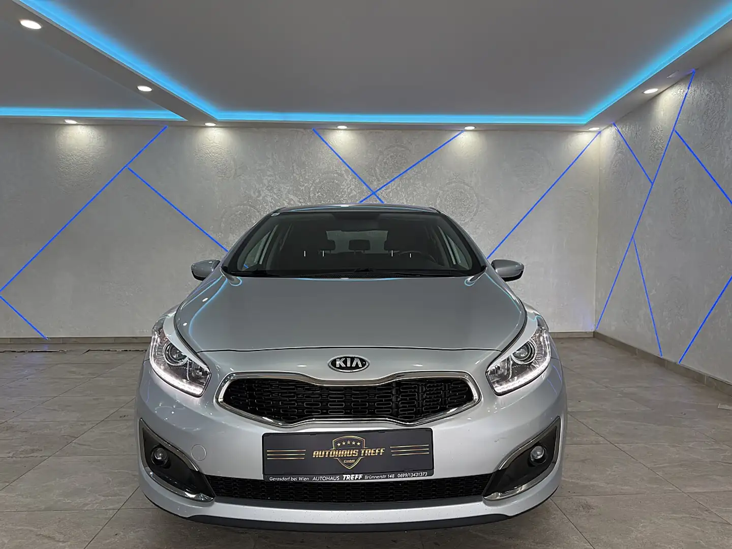 Kia Ceed / cee'd cee'd 1,0 TGDI ISG Titan*LED*KAMERA*KLIMA* Silber - 2