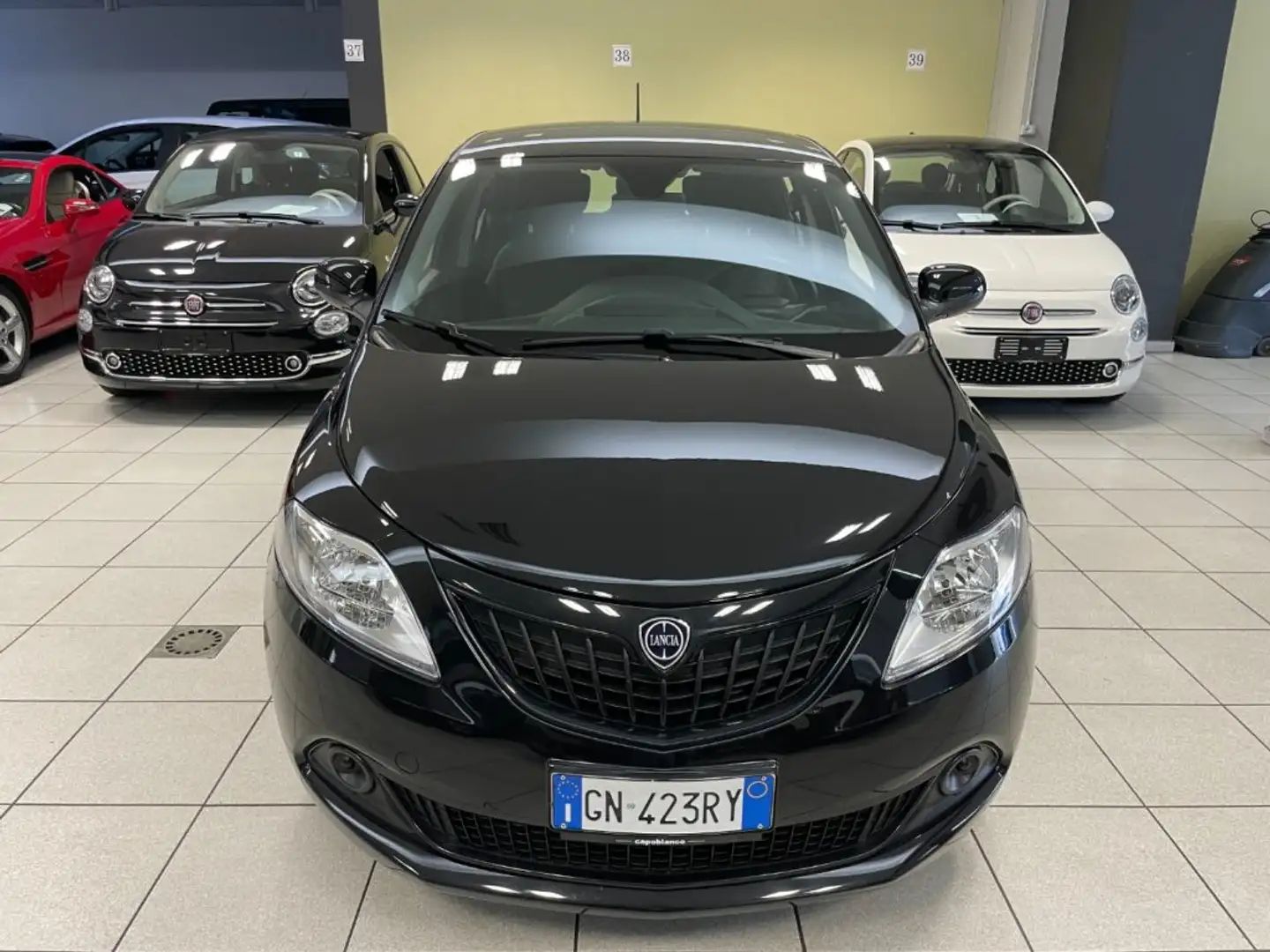Lancia Ypsilon 1.0 FireFly 5 porte S&S Hybrid Gold+5posti+RadioBT Nero - 2