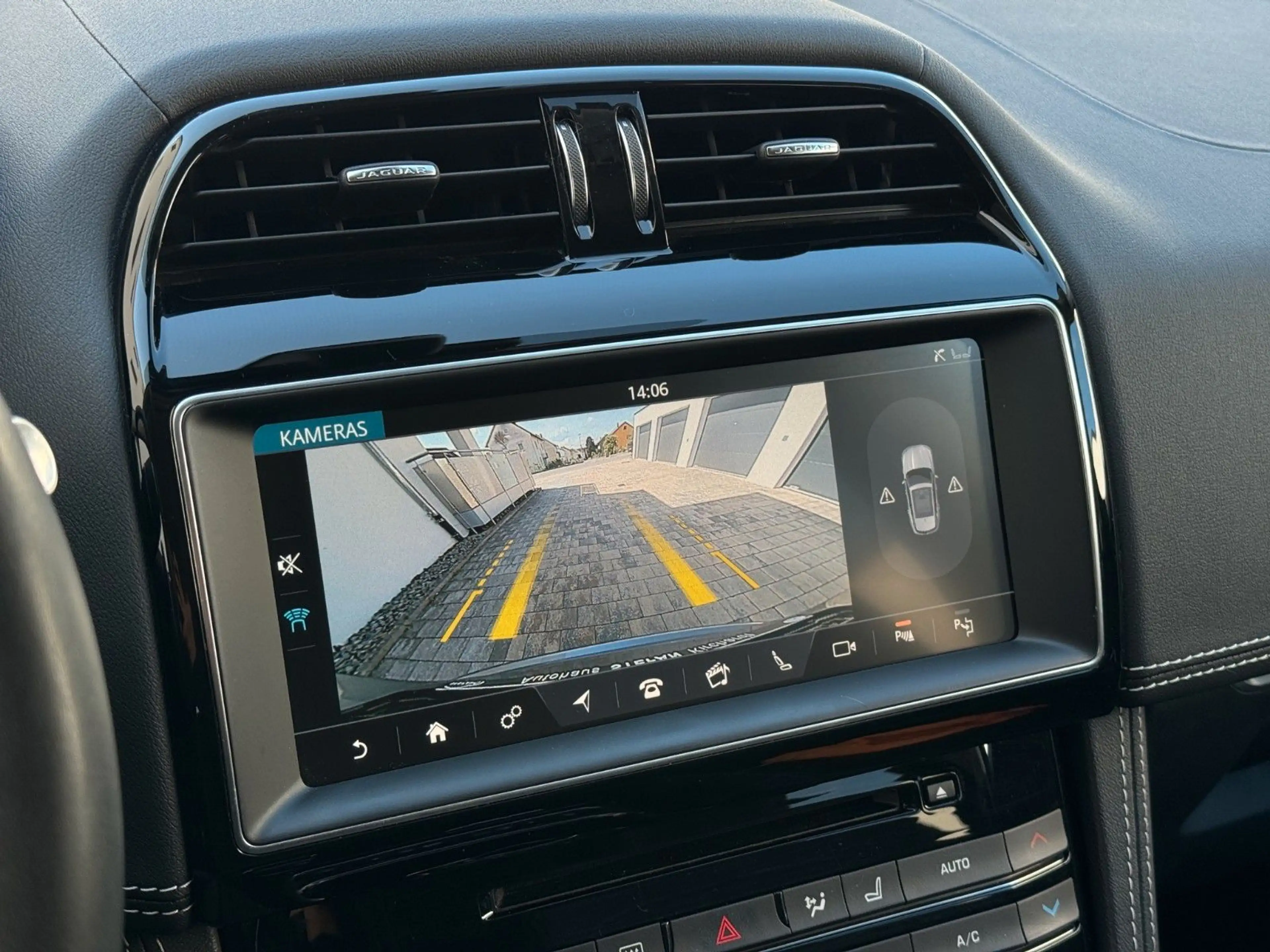 Jaguar F-Pace 25t Aut. AWD R-Sport KAM.|Meridian|Leder — photo 11