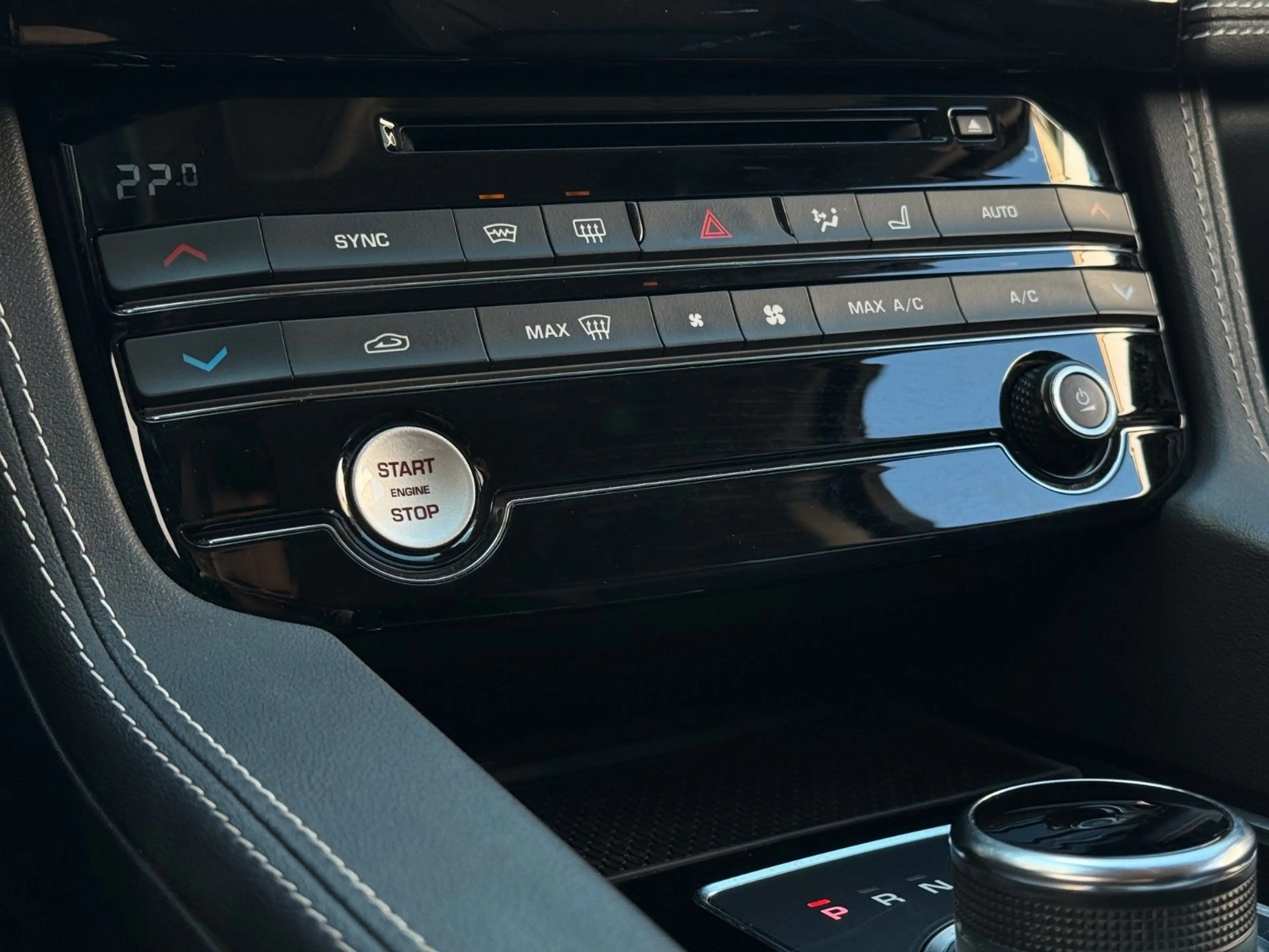 Jaguar F-Pace 25t Aut. AWD R-Sport KAM.|Meridian|Leder — photo 14