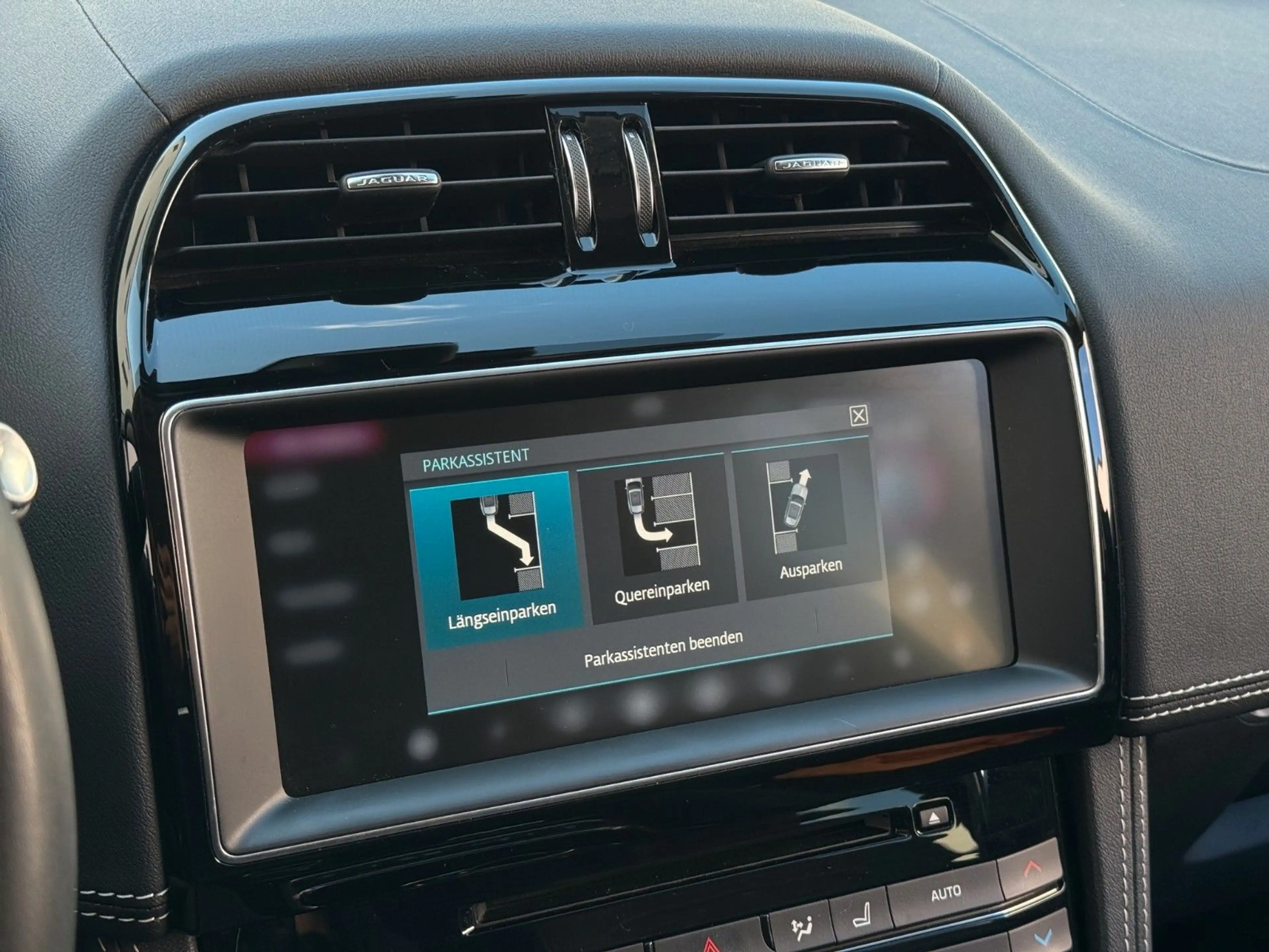 Jaguar F-Pace 25t Aut. AWD R-Sport KAM.|Meridian|Leder — photo 13