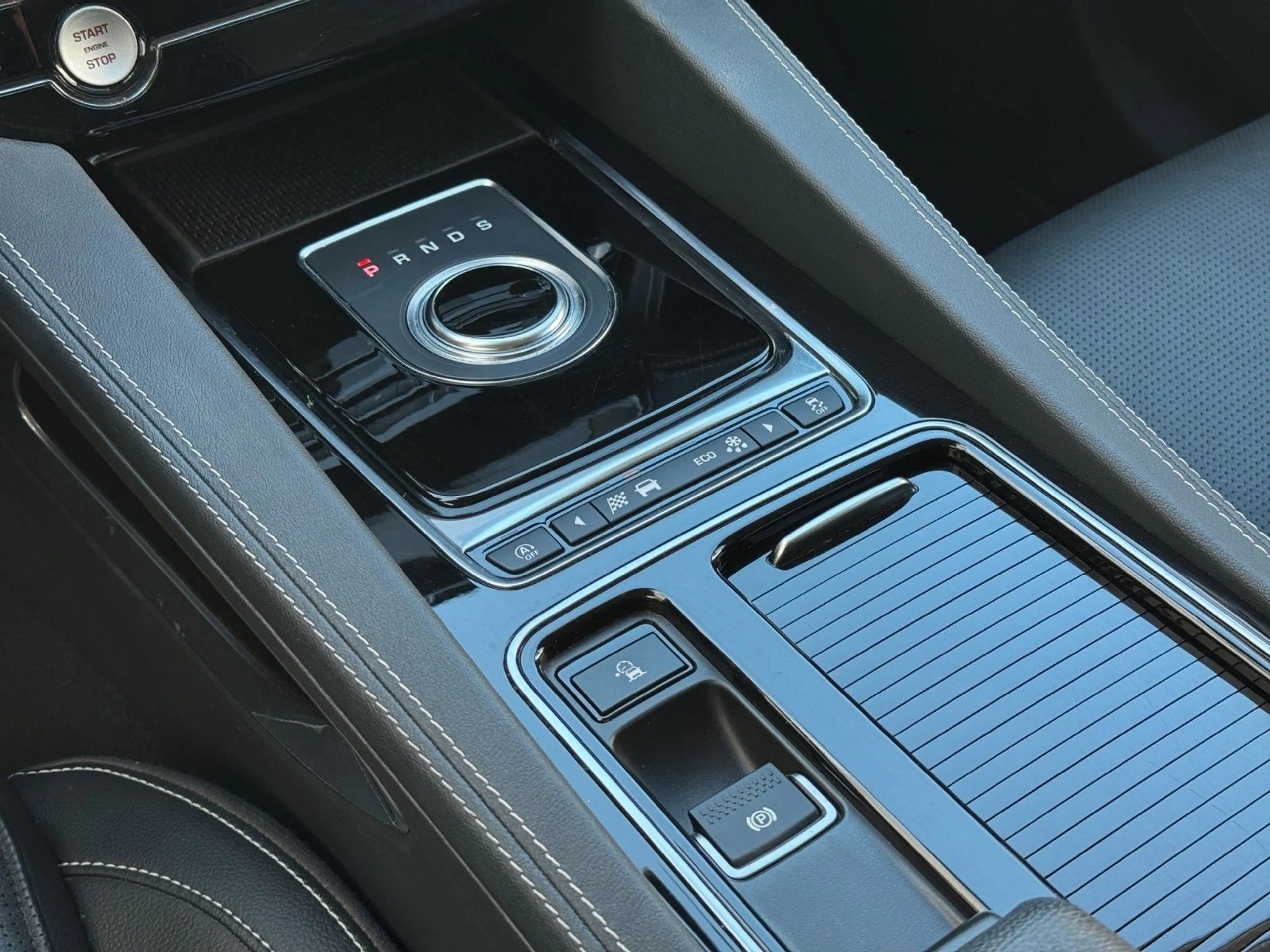 Jaguar F-Pace 25t Aut. AWD R-Sport KAM.|Meridian|Leder — photo 15