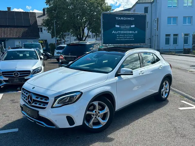 Mercedes-Benz GLA 250 4Matic Urban 7G*PANORAMA*LED*NAVI*SHZ*