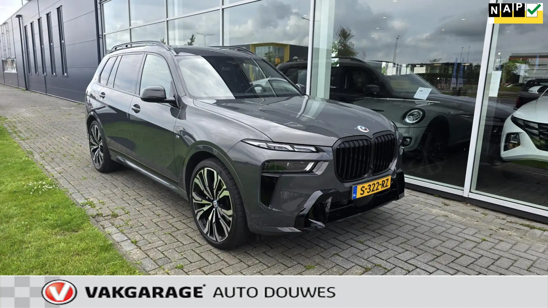 BMW X7 XDrive40i |7p. |NAP |1e eigenaar | Pano | Bomvol | Grijs - 1
