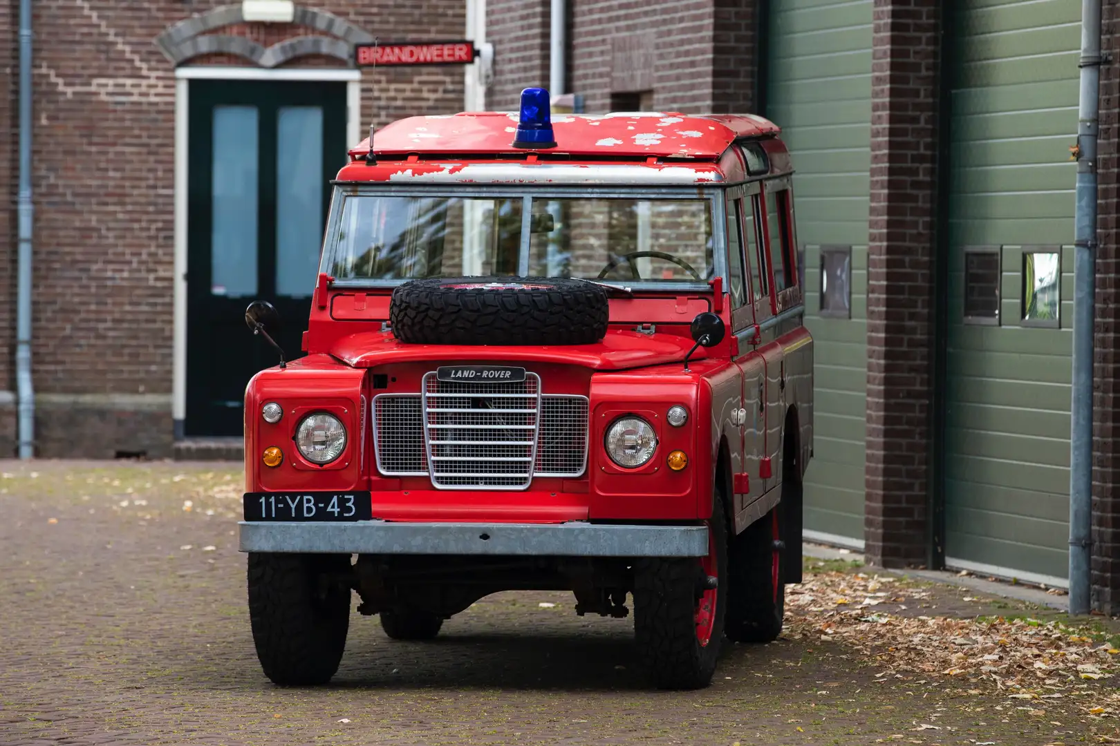 Land Rover Series 109 6 cilinder Stationwagon Roşu - 2