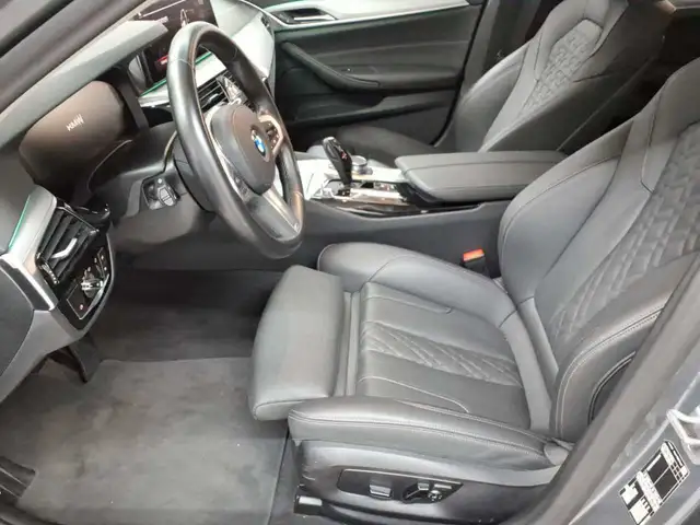 BMW 5 Series view 7