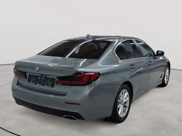 BMW 5 Series view 4