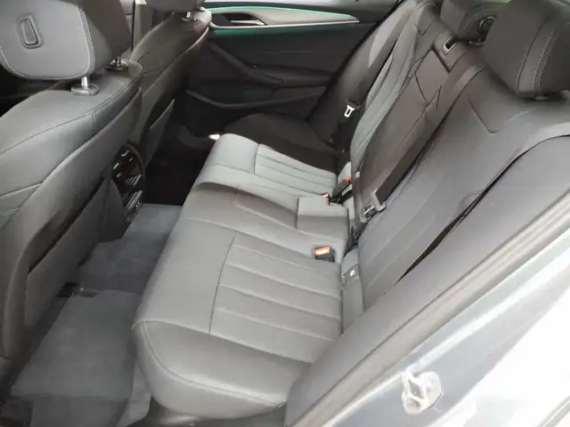 BMW 5 Series view 13