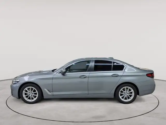BMW 5 Series view 6