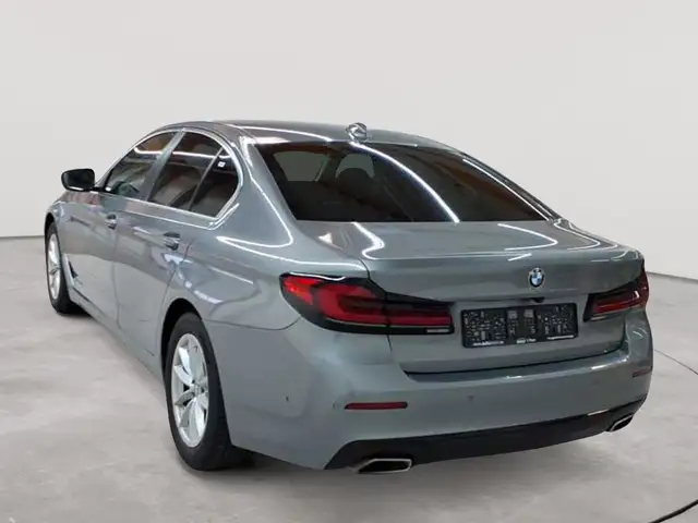 BMW 5 Series view 5